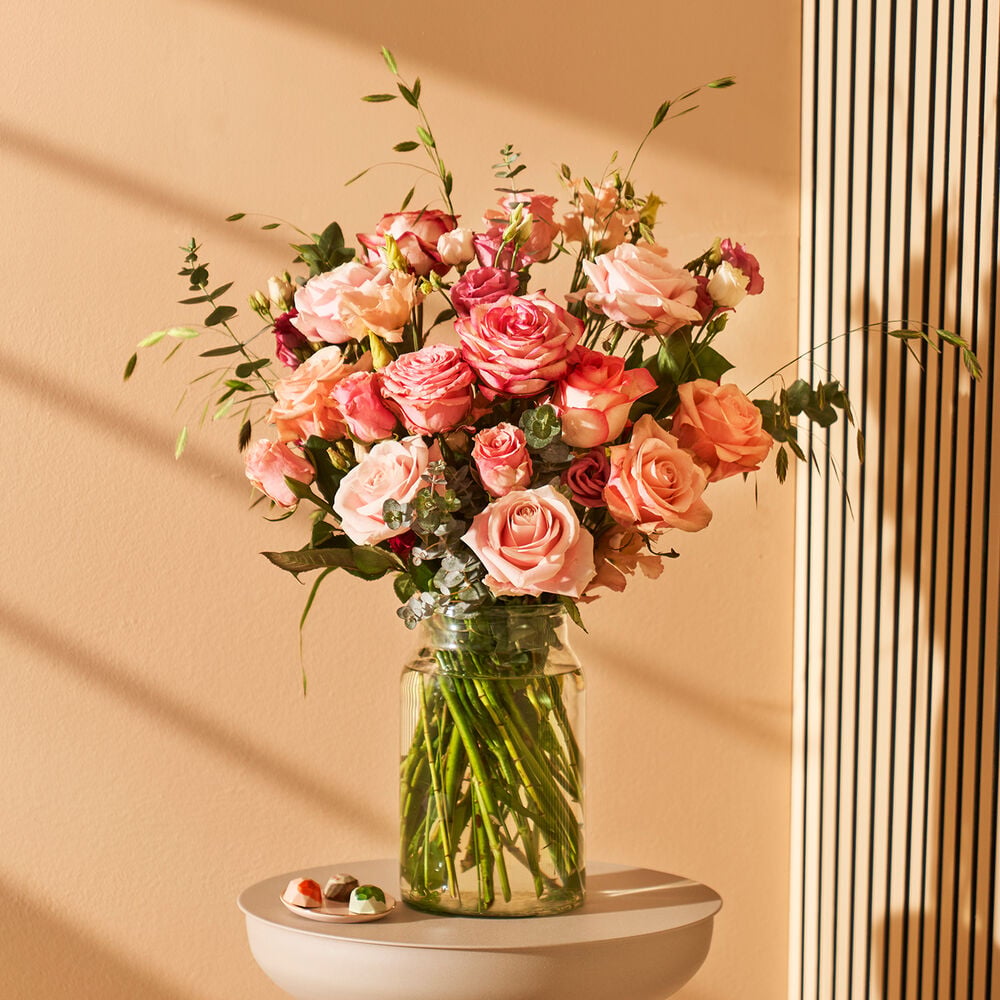 Pink roses bouquet