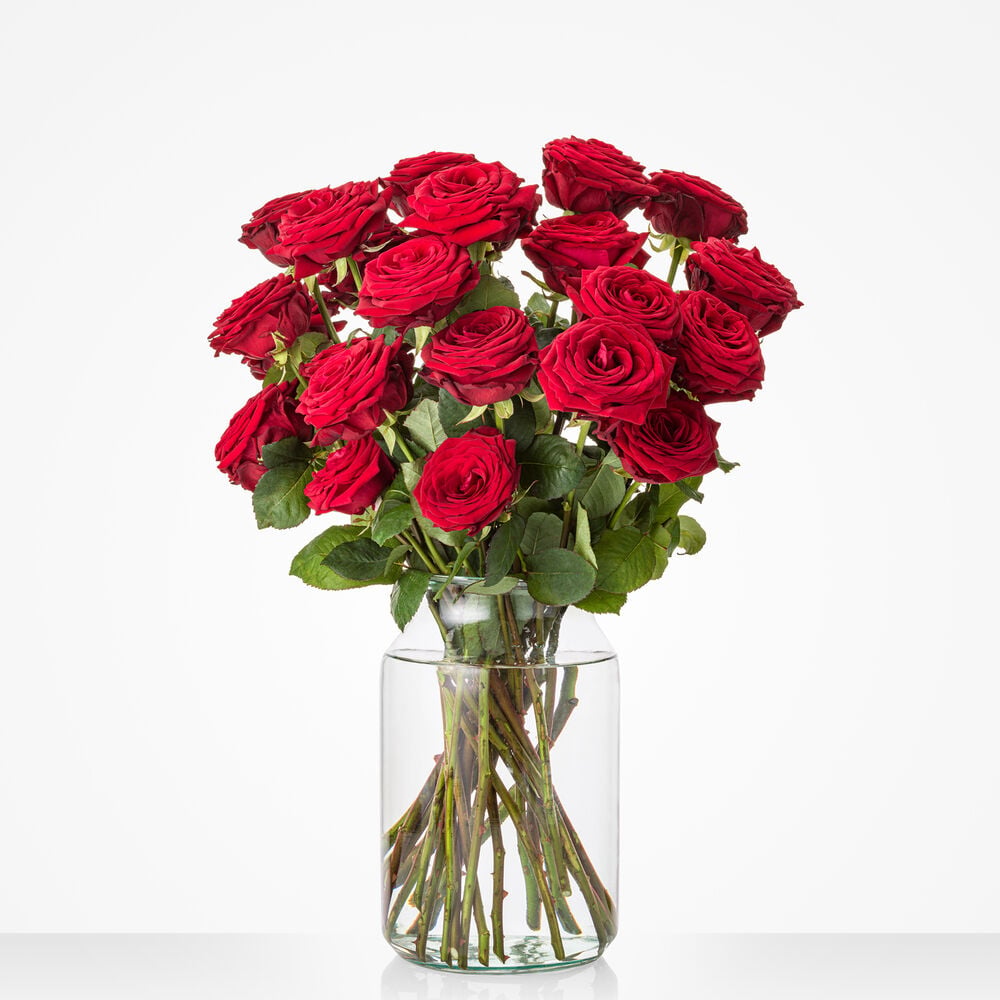 Luxurious red roses bouquet